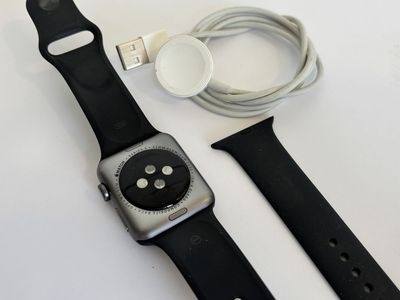 Apple Watch Series 3 42mm GPS – Space Gray w/ Bands & Charger