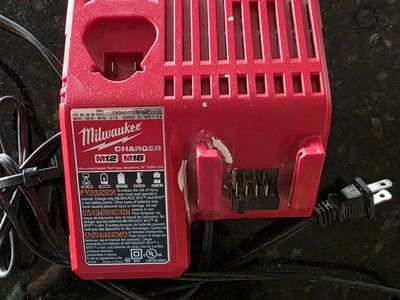 Milwaukee M12 M18 Charger