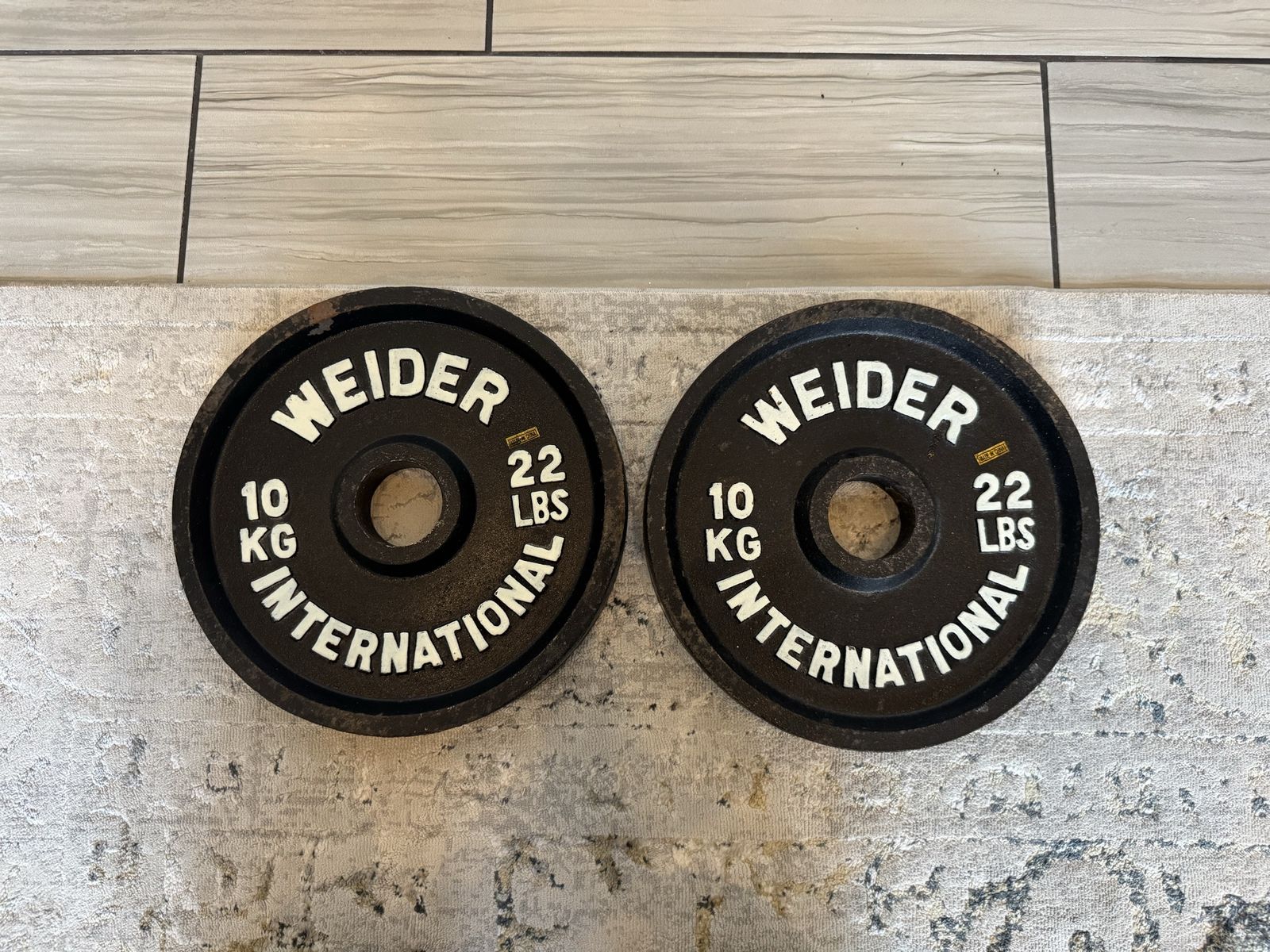 Weider International Olympic weight plates, set of two, 10 kg (22 lbs)