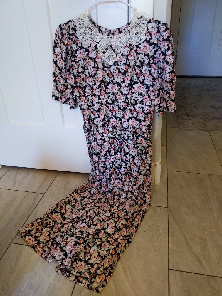 Vintage E.D. Michaels by Melanie Drucker Floral Rayon Dress Size 9-10 Black Peach White Lace Trim