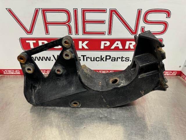 International 9400i Right Spring Hanger