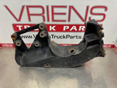 International 9400i Right Spring Hanger