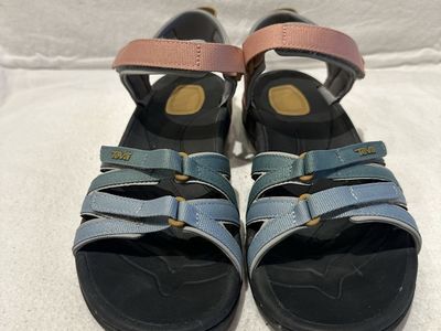 Teva women’s size 10 blue/green/pink sports sandals