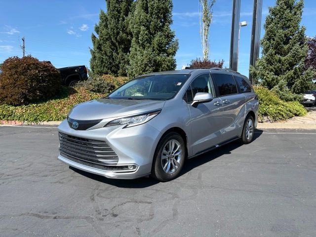2022 Toyota Sienna Limited 7-Passenger