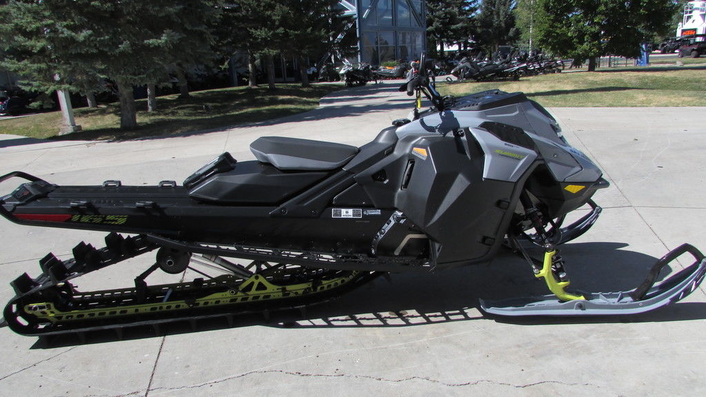 2026 Ski-Doo Summit® Adrenaline® with Edge Package 850 E-TEC 165 H_Alt Powder 3.0_Grey