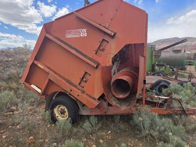 Heston 10 StakProcessor shreds and feeds round bales or small loose stacks