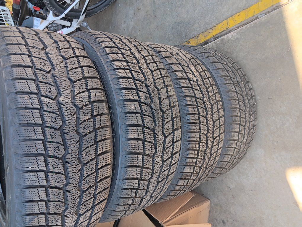 Toyo Observe Studless Snow Tires 225 55 18