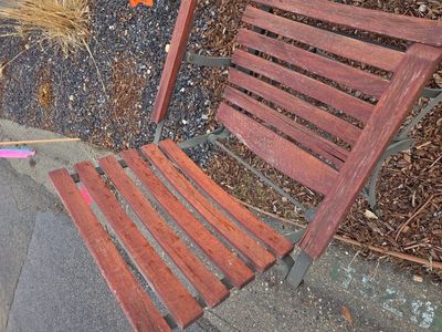 Free exterior chairs