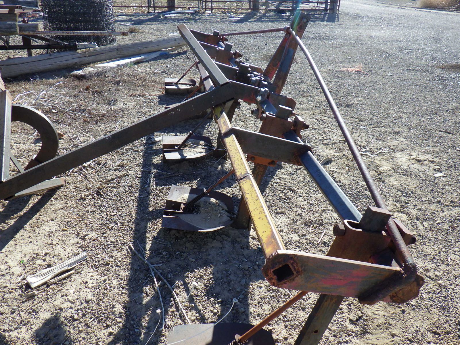 Bedding 3pt. Bar with Spring Loaded Sleds 6 Row