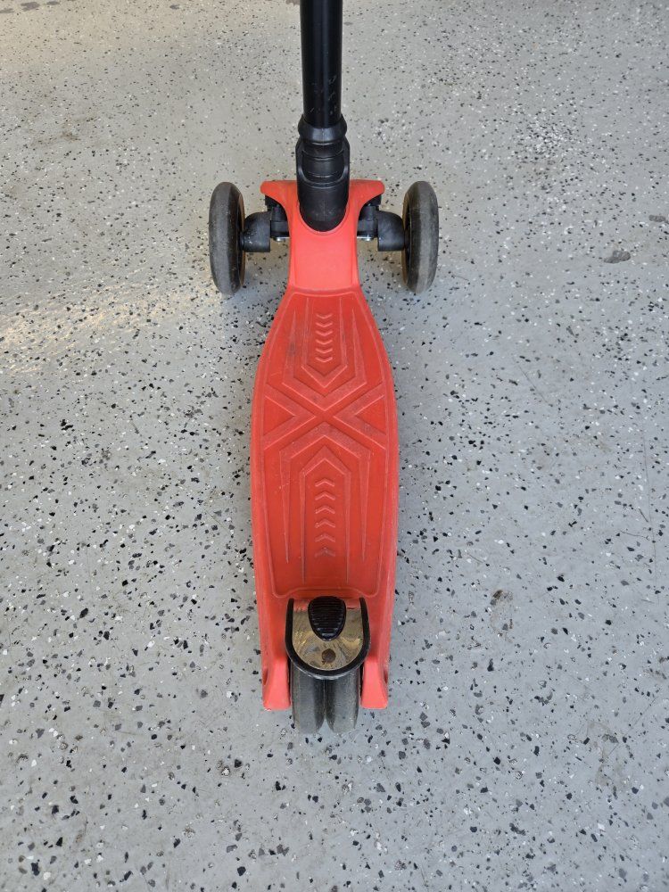 Wunderkind Red 3-Wheel Scooter for Kids - Adjustable Height Handlebar