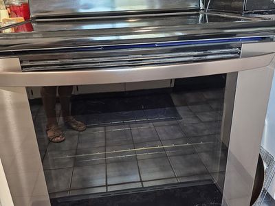 LG Electric Stove/ Oven $500 Blackfoot