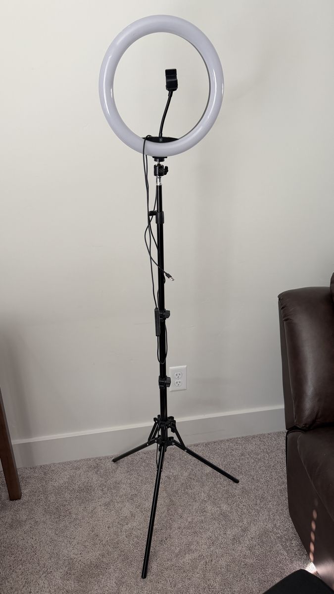 Dixie & Charlie 12" LED Ring Light with Adjustable Tripod Stand
