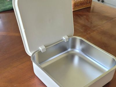 Pampered Chef Large Square Insulated Serving Bowl with Lid, Retired
