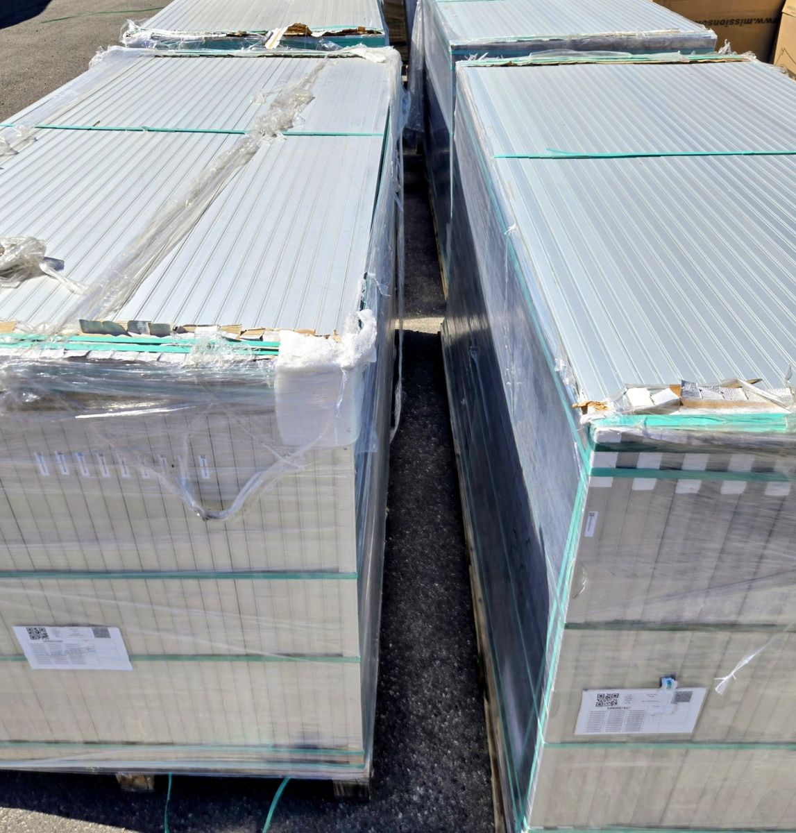 BELOW COST! WAAREE 590W Solar Panels