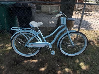 26 inch beach cruiser, bicycle ready to go ready to ride. Like new, ready for your child to ride to school.