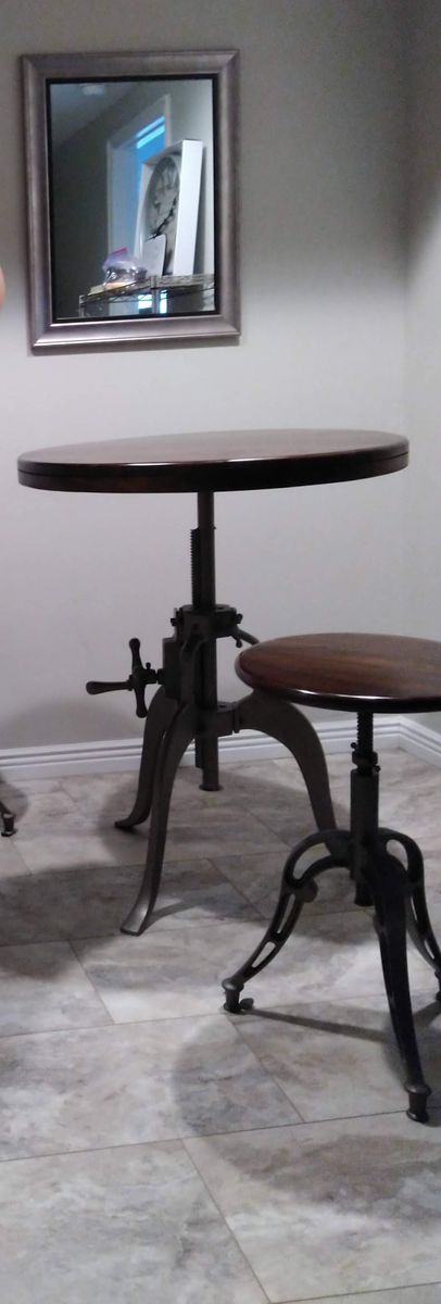Rare bar table and stools.must go cheap