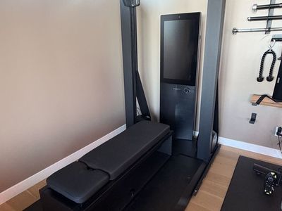 OxeFit XS1 Peak Smart Home Gym + Full Peak Accessory Kit – Lightly Used