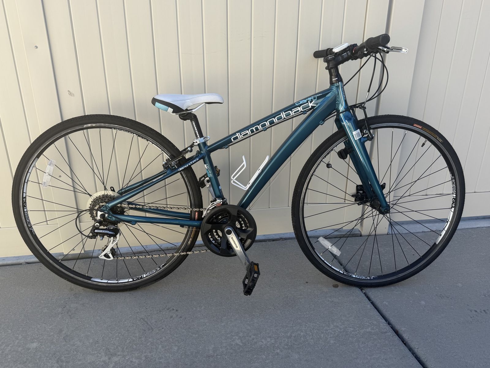 Diamondback Clarity 2 Women’s Hybrid bike