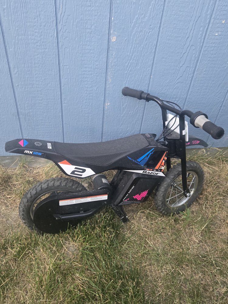 Razor MX125 Dirt Rocket Electric Motorcycle - Kids' Electric Ride-On Bike