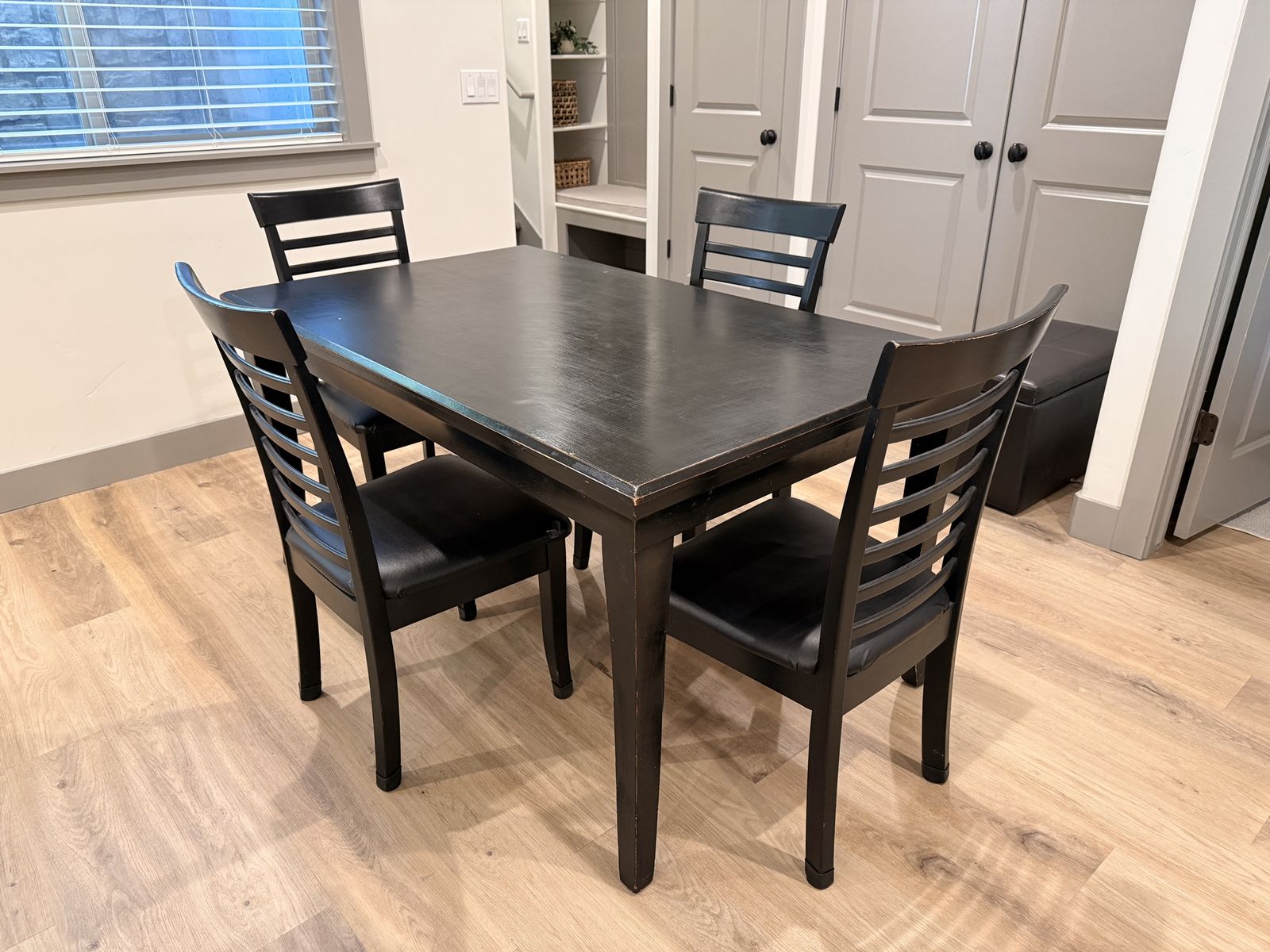 Kitchen Table & 4 Chairs