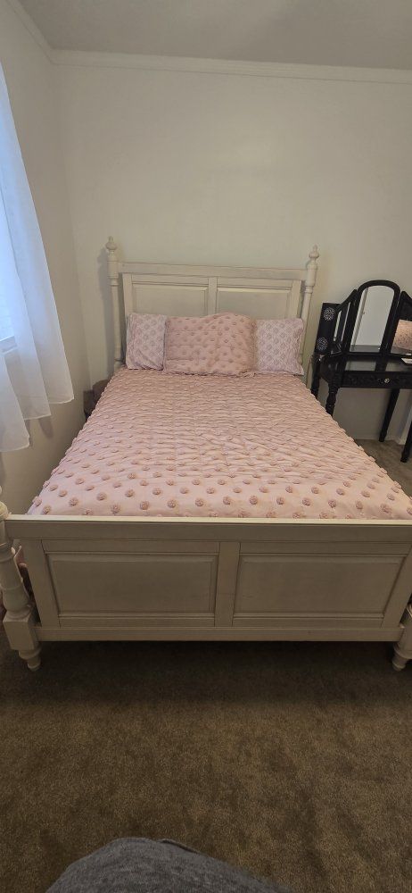 Full Size Cottage Bed