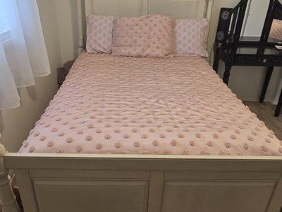 Full Size Cottage Bed