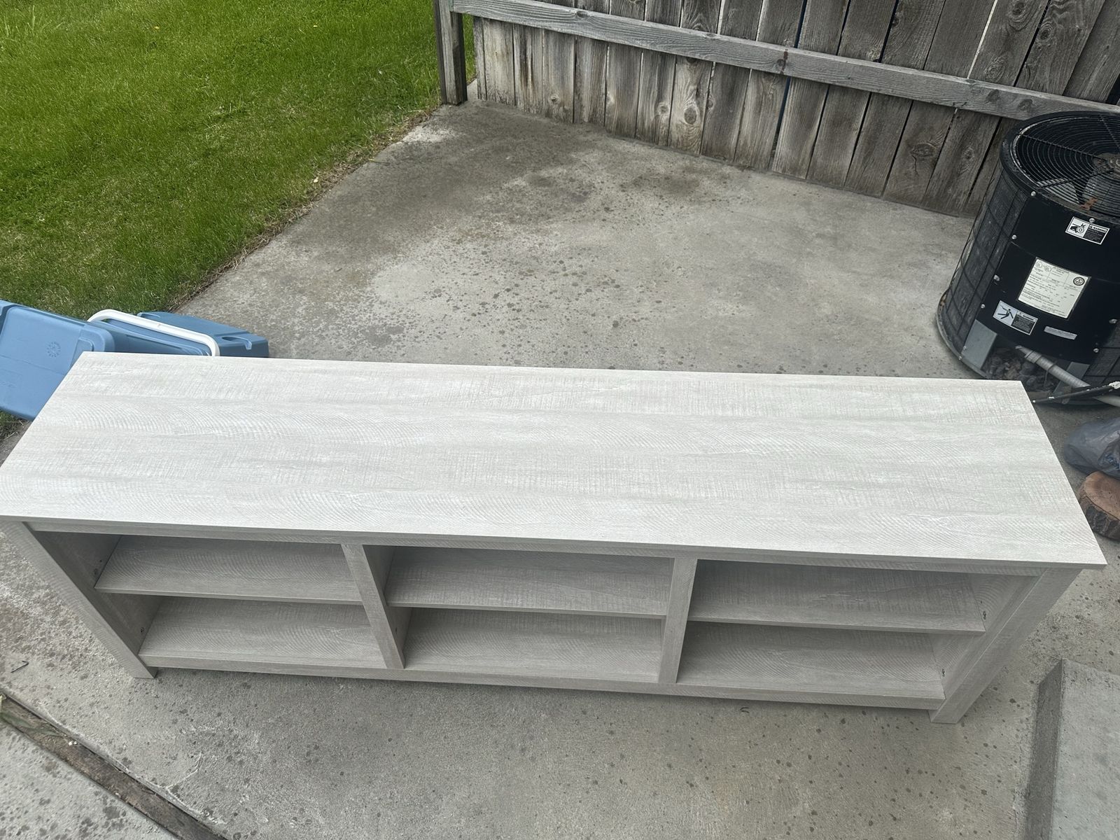 Tv stand fits 75” tv obo