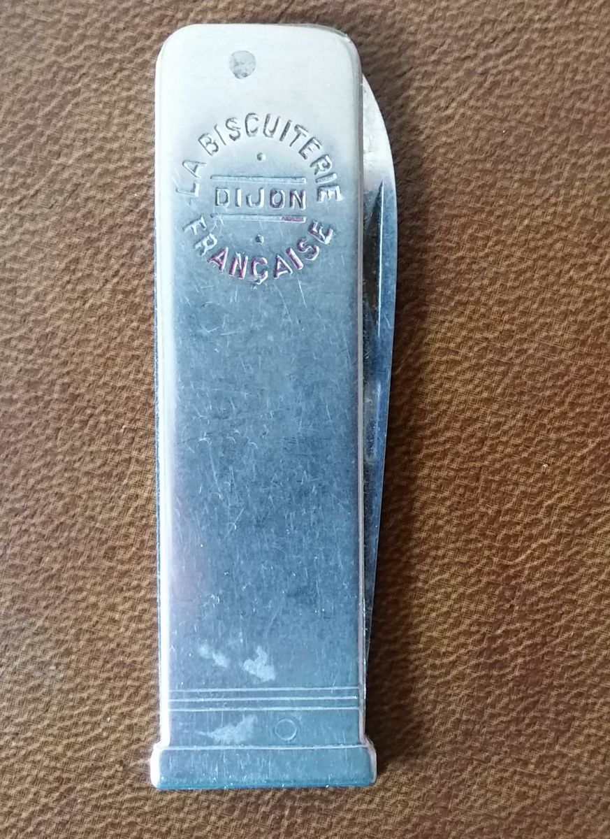 I have for sale a gentleman's advertising  pocket knife..............