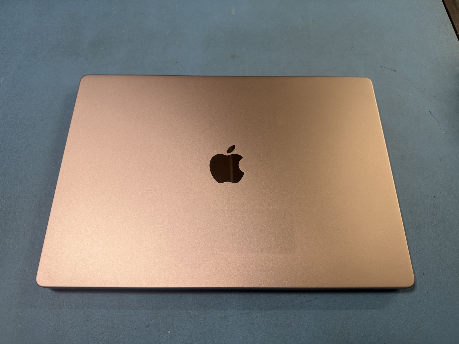 2023 MacBook Pro 16" 12 core, 32gb ram, 500gb with Warranty!!