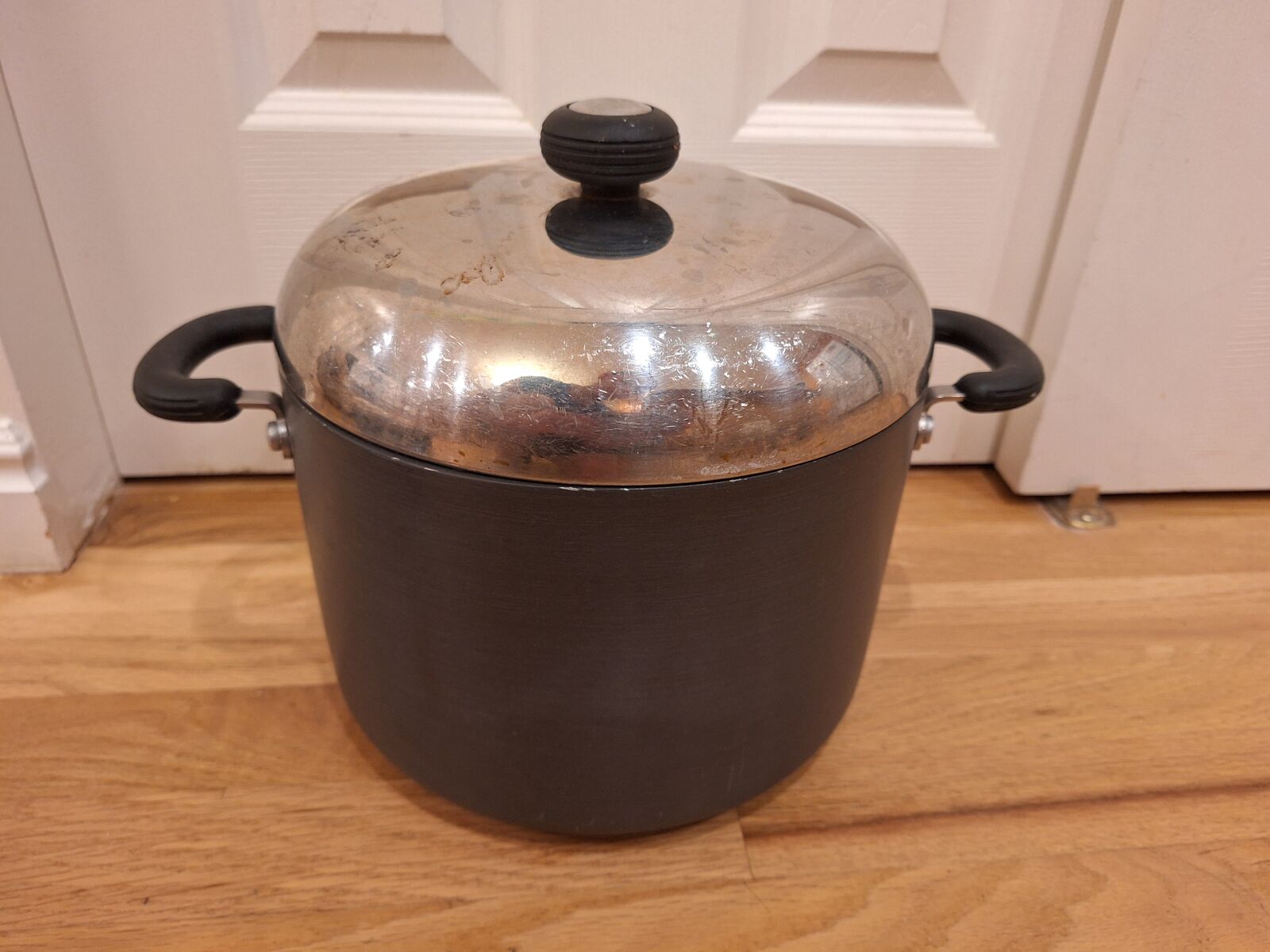 Circulon 8 Quart Pot Pan with Lid Nonstick Soups Stews Large