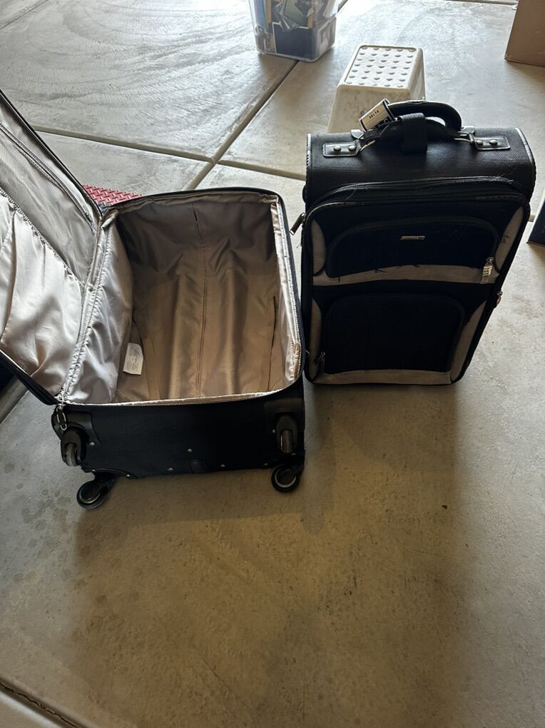 Suisse Luggage Pair