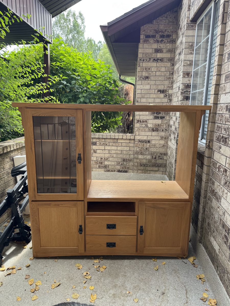 Entertainment center