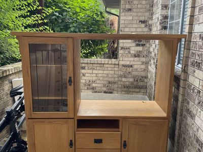 Entertainment center