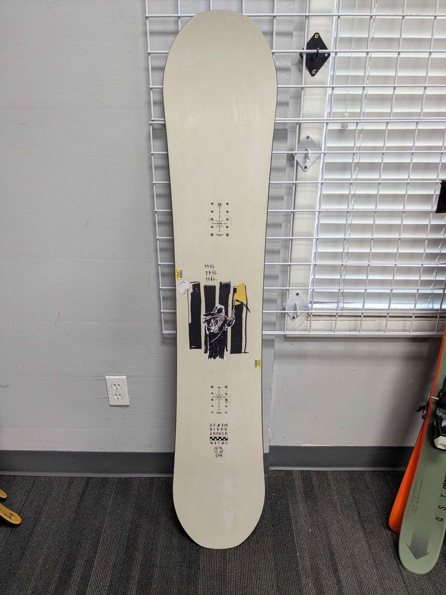 Nitro T1 149cm Snowboard - Lightly Used 2026