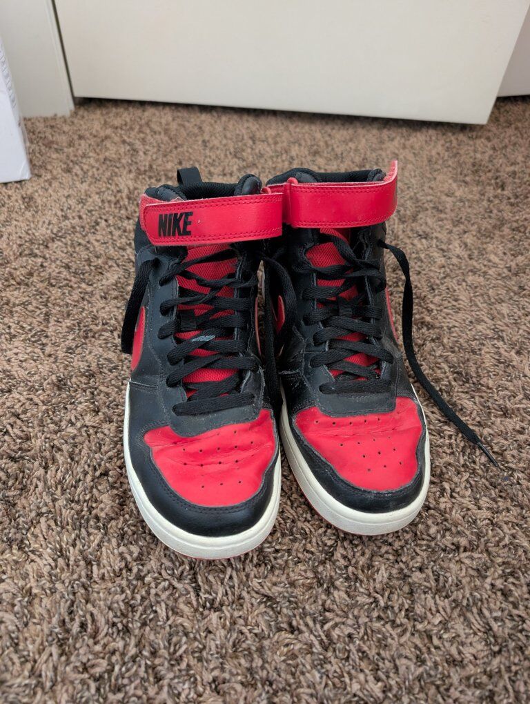 Youth Nike Shoes Size 7