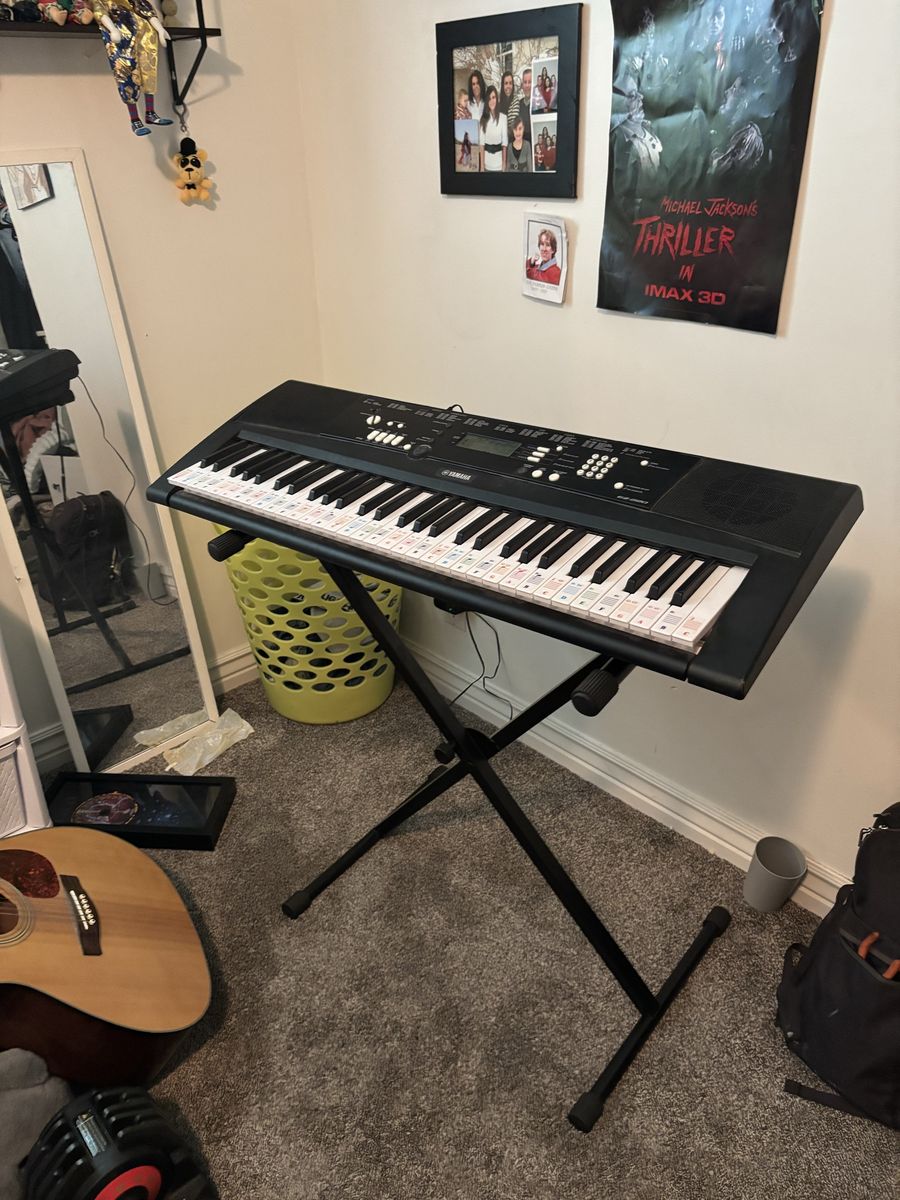 Yamaha EZ-220 61-Key Portable Electronic Keyboard with Lighted Keys and Stand