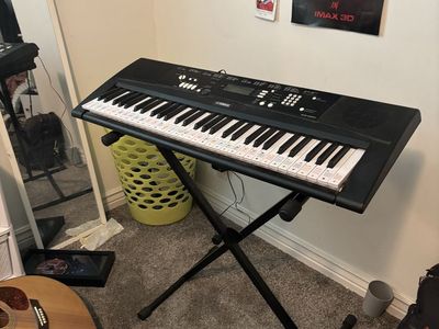Yamaha EZ-220 61-Key Portable Electronic Keyboard with Lighted Keys and Stand