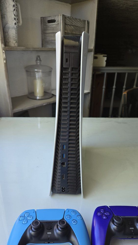 Main image 4