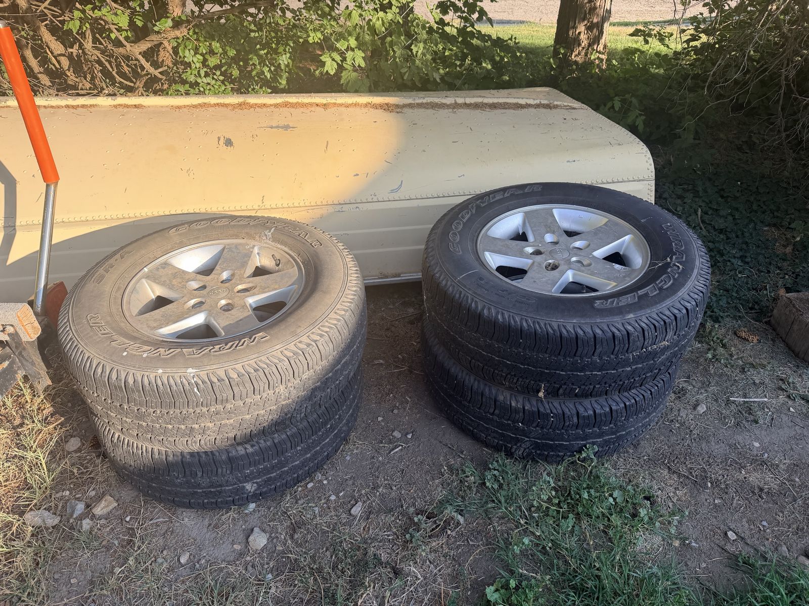 Jeep 5-Lug Wheels & Tires – 255/75R17