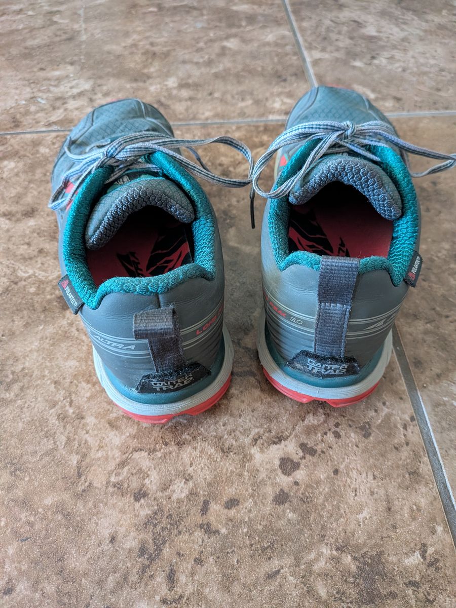 Wmns waterproof Altra Lone Peak Sz 9