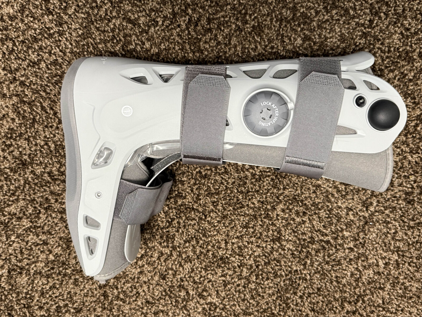 Medical walking boot. Medium size.