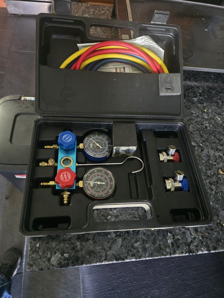 Unbranded AC Manifold Gauge Set with Hoses & Couplers in Hard Case