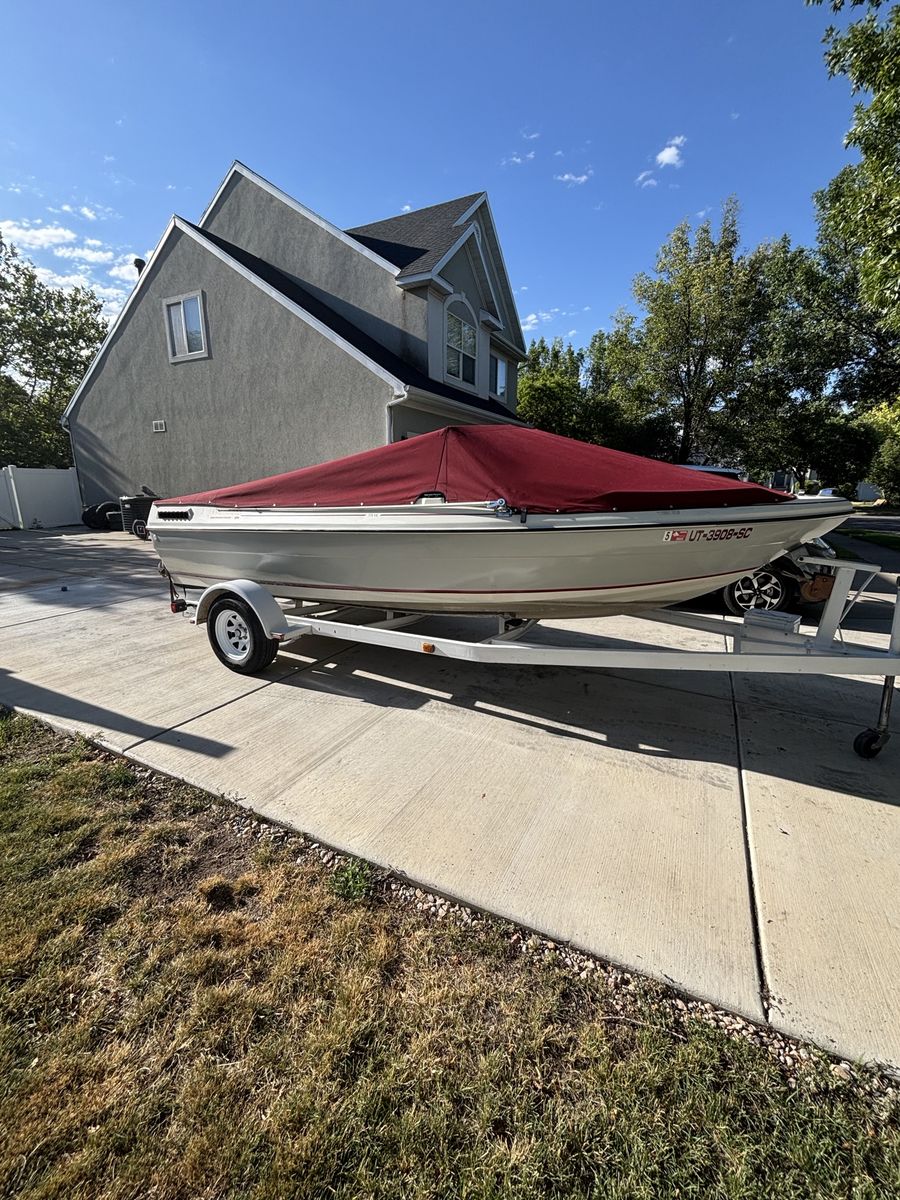 Four Winns Freedom 170 Speed Boat - 1985 Model with Trailer, Well-Maintained, Runs Great