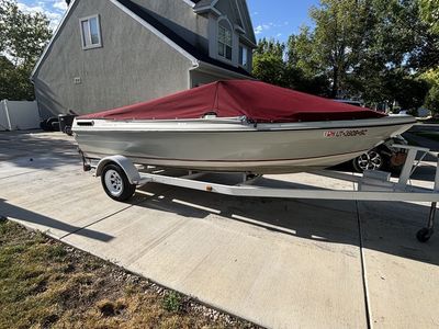 Four Winns Freedom 170 Speed Boat - 1985 Model with Trailer, Well-Maintained, Runs Great