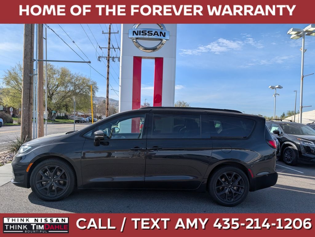 2022 Chrysler Pacifica Touring L