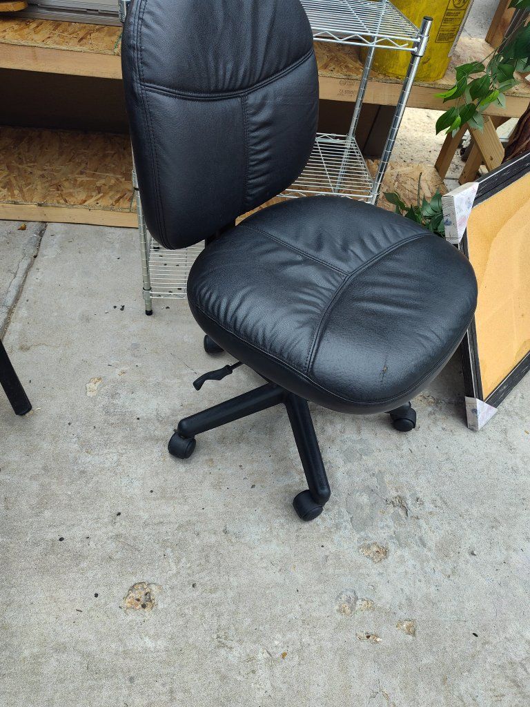 Black Leatherette Swivel Office Chair - Adjustable Height, Rolling Base