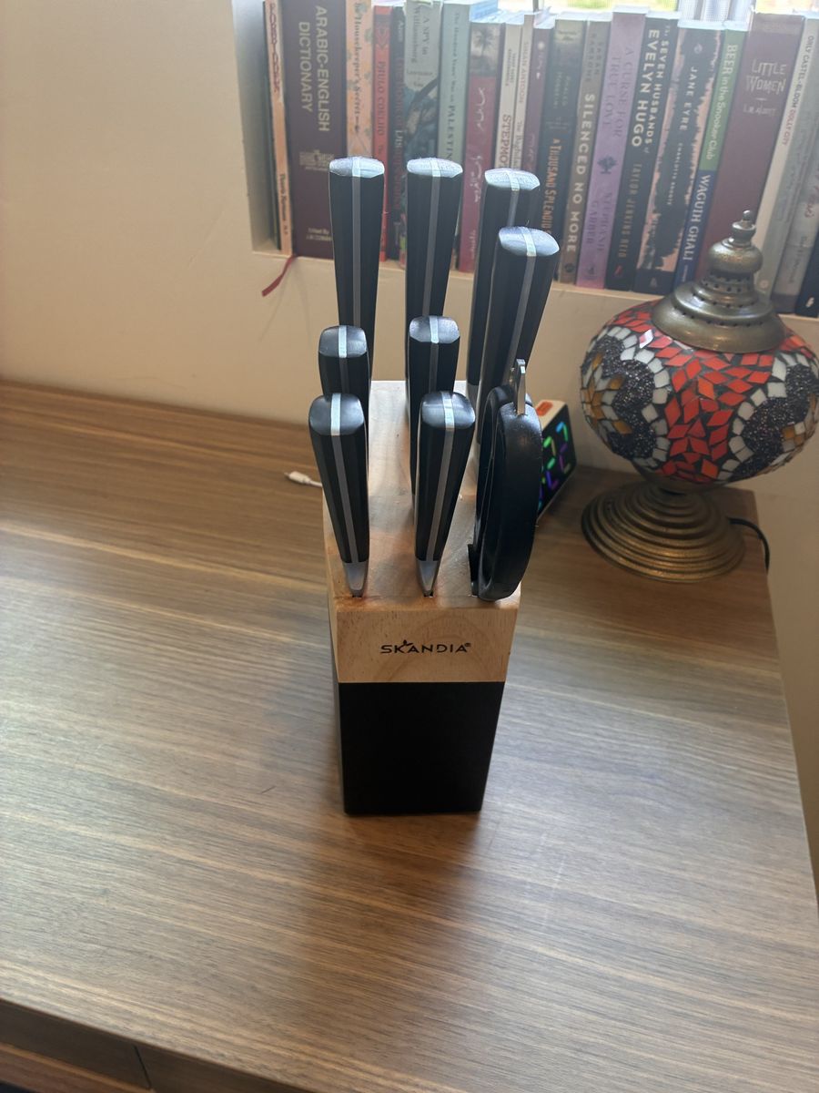 Kitchen Knife Set with Knife Block & Kitchen Shears – 8 Knives