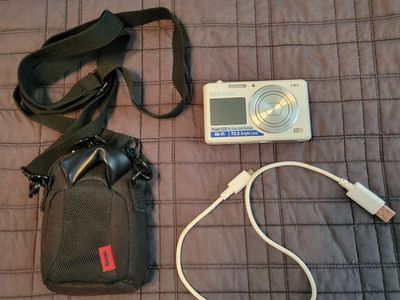 Samsung DV150F 16.2MP Smart WiFi Digital Camera w/Carry Bag