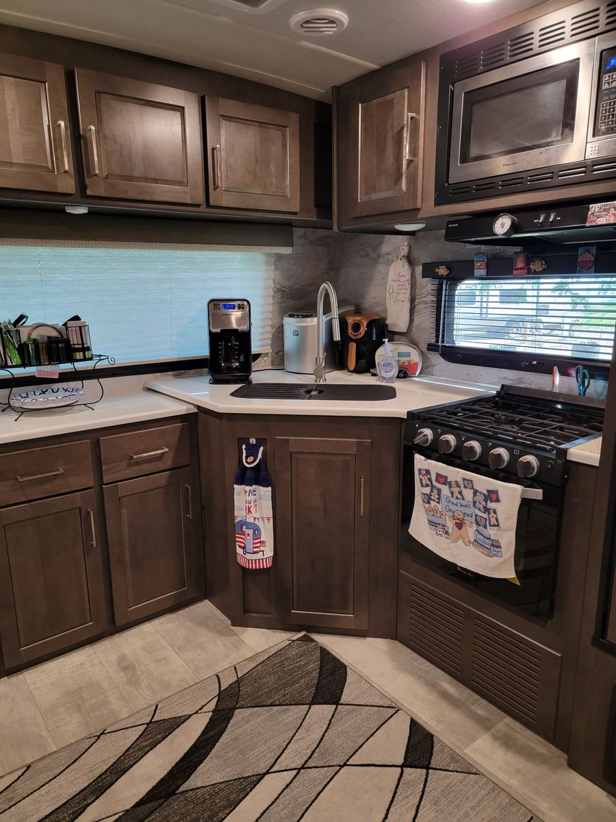 Main image 5