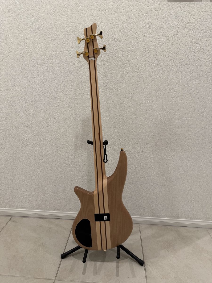 Jackson Spectra bass 4 string neck through gold